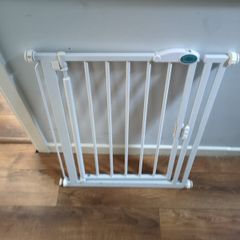 Bettacare Auto Close stair gate 68.5-75cm