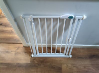 Bettacare Auto Close stair gate 68.5-75cm