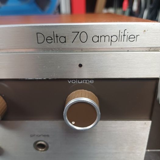 Legendary Vintage Leak stereo Delta 70 amplifier brilliant little amp and sounds wonderfull Tube like warmth and depth in great condition