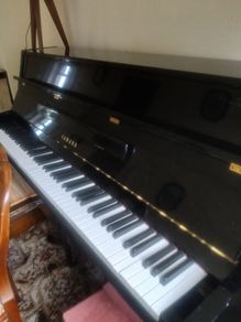 Yamaha E108 piano