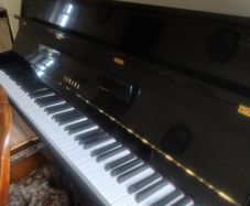 Yamaha E108 piano