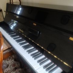 Yamaha E108 piano
