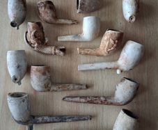 Lot of vintage clay pipe bowls