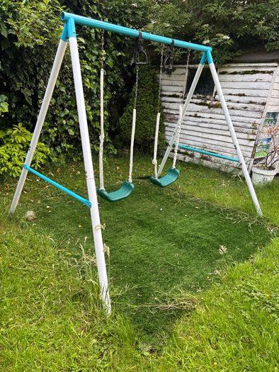 Kids swing