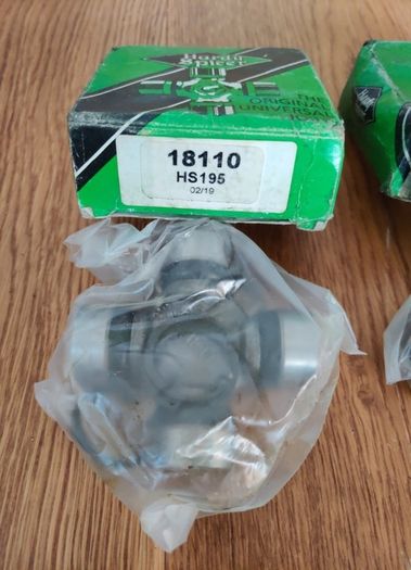Land Rover Defender - 2 x Hardy Spicer Universal Joints ( 18110 HS195)