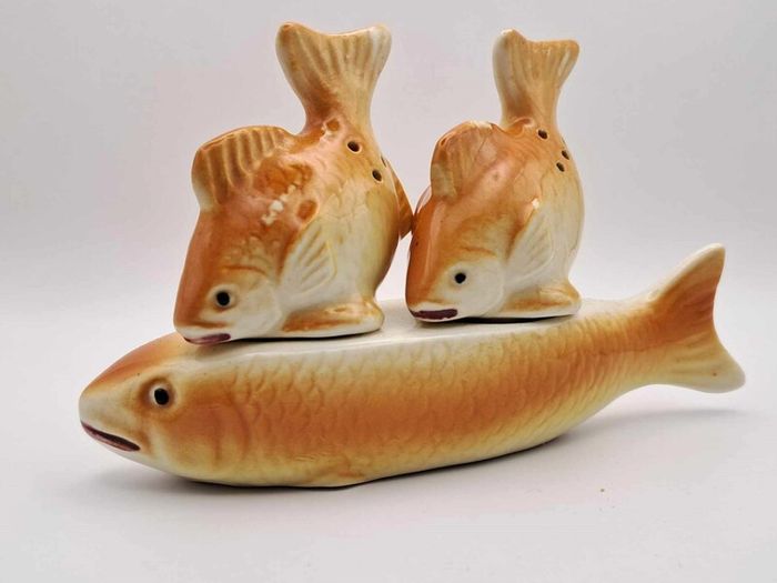 3-piece Set Salt & Pepper Shakers