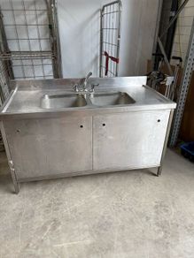 Stainless steel sinks