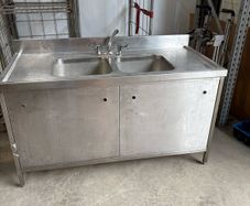 Stainless steel sinks