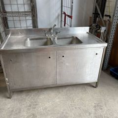 Stainless steel sinks