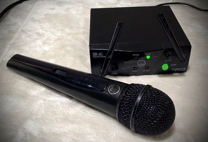 AKG WMS 40 Mini Pro2 dual wireless microphone system
