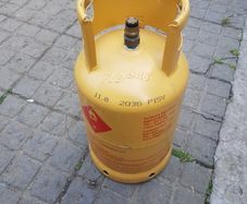 Gas cylinder