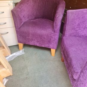 2 x matching tub chairs