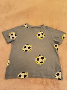 T-shirt size 6-7