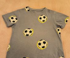 T-shirt size 6-7