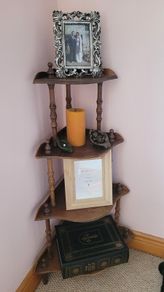 Corner display shelf unit