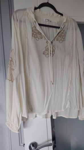 Gallery Blouse