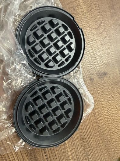 Mini waffle maker