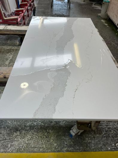 Granite and quartz , Calcatta mammo gold 1174mm x 635mm 20mm thick