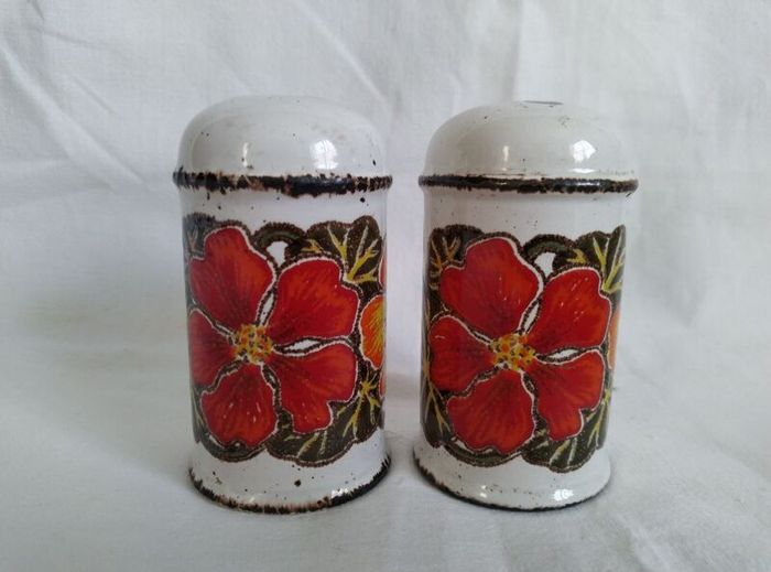 Midwinter , salt & pepper shakers, Stonehenge, Nasturtium, 1970s pottery, 1970s tablewear