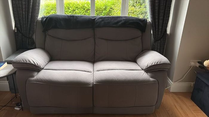 Electric reclining sofas
