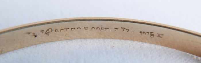 Victorian 9CT Gold B.C.  B. CORE Leaf Engraved Bangle Bracelet, Circa 1878 12,51g