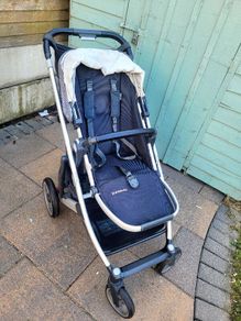 Uppababy Cruz V2 with newborn insert and adapters