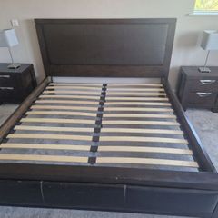 King size bed, lockers, lamps