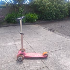 Deluxe Mini Micro Scooter