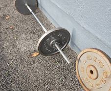 barbell and 4 15kg steel weights