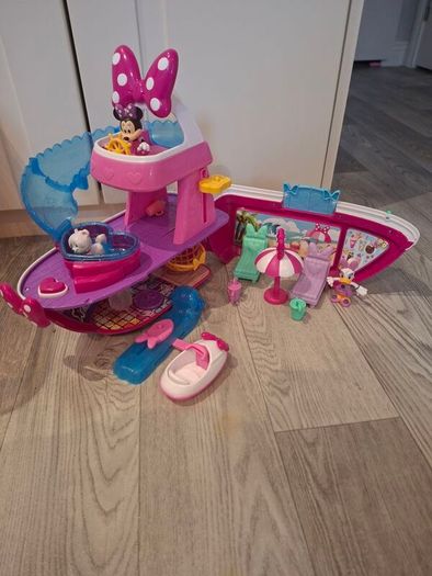 Minnie Mouse Bowdazzling yacht playset