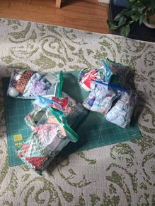 cutting mat and fabric bags x 8