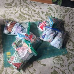 cutting mat and fabric bags x 8