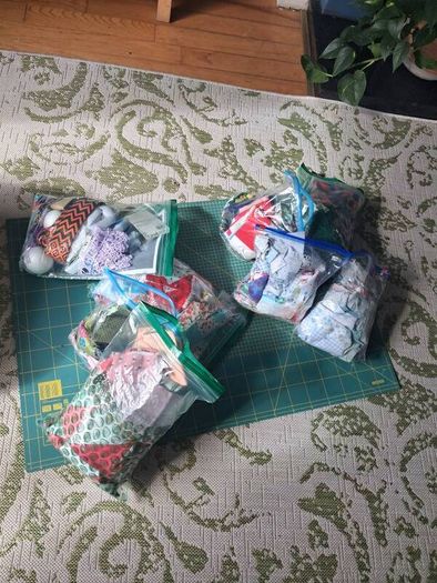 cutting mat and fabric bags x 8