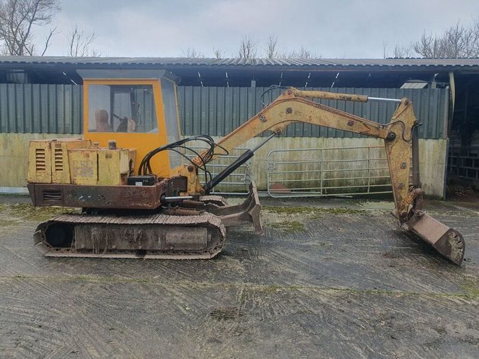 Hanix 4.5 ton Digger