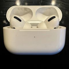 Apple AirPods Pro (1st Gen) with Wireless Charging Case