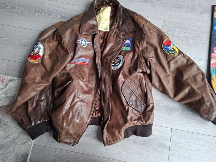 Men 1050s pilots jacket large / x large % 100 leather