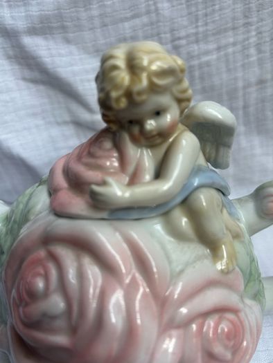 1998 3 D Cherub Angle Avon Cabbage Patch Roses Teapot.