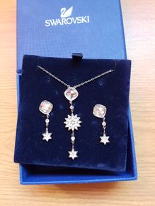 BNWT - Swarovski Scintillate Set (necklace and earrings)