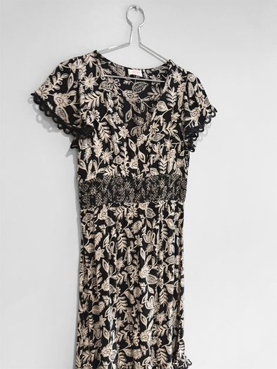 Pre Owned Savida Black & Cream Floral Midi Dress with Lace Detail
