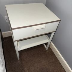 2 white bedside lockers