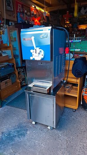 Frigomat kiss1 ice-cream machine (like new)