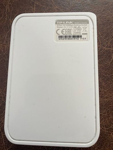 TP-Link TL-SF1005D 5-Port Desktop Network Switch.