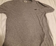 Hollister must have collection tshirt