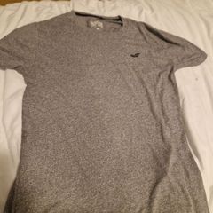 Hollister must have collection tshirt