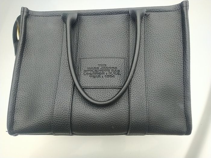 Handbag tote style