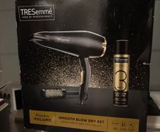 Tresemme Flawless Volume Smooth Blow Dry Set (2200W Dryer and Styling Kit)