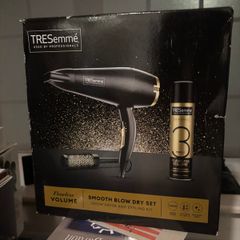 Tresemme Flawless Volume Smooth Blow Dry Set (2200W Dryer and Styling Kit)