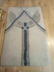 Hand tufted rug . 150 X 90 ( 5ft X 3ft ).