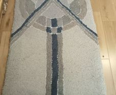 Hand tufted rug . 150 X 90 ( 5ft X 3ft ).