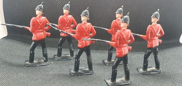 Rare and hard to find Vintage Early Britain's Hand Painted Lead Toy Soldiers (1940's)